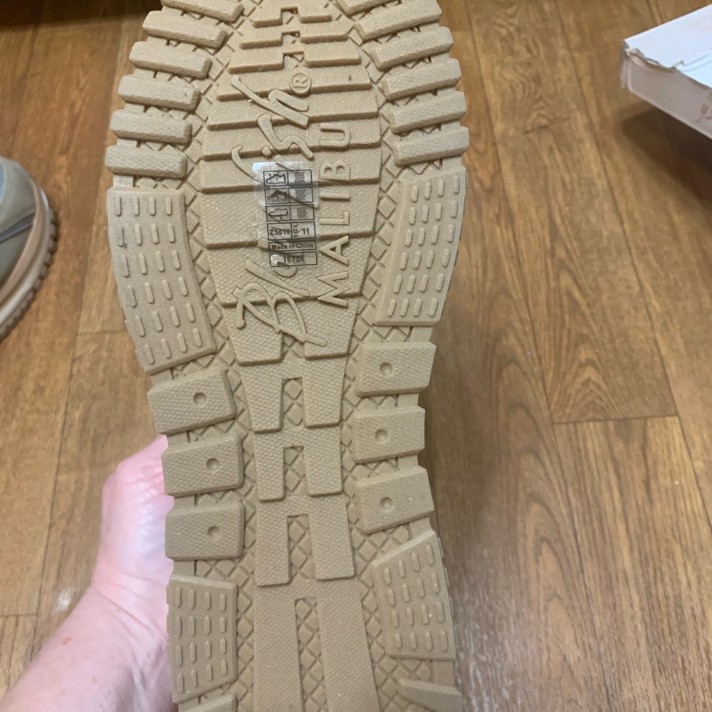 Women’s Blowfish Malibu Leo sneakers size 11 NWT - Picture 5 of 13